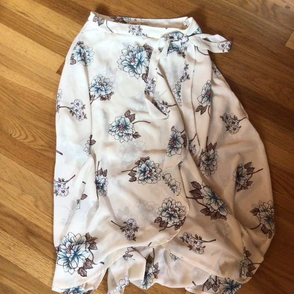 J.O.A. Los Angeles Dresses & Skirts - HP💝J.O.A. Los Angeles Split Front Hi Lo Maxi med.